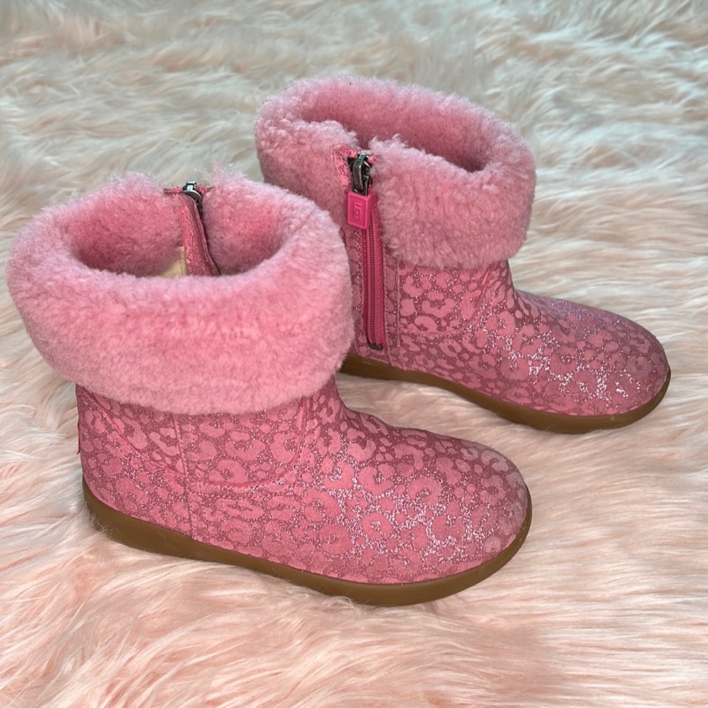 Girls UGG Boots in Pink w/ Glitter Cheetah Print 💕 US 11